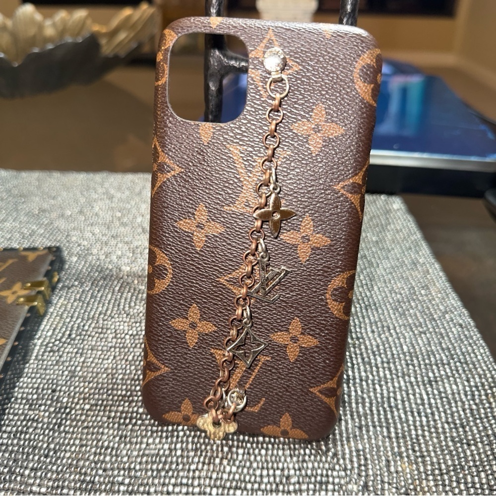 Louis Vuitton Replica iPhone Case with Gold Chain Charm – Fits iPhone